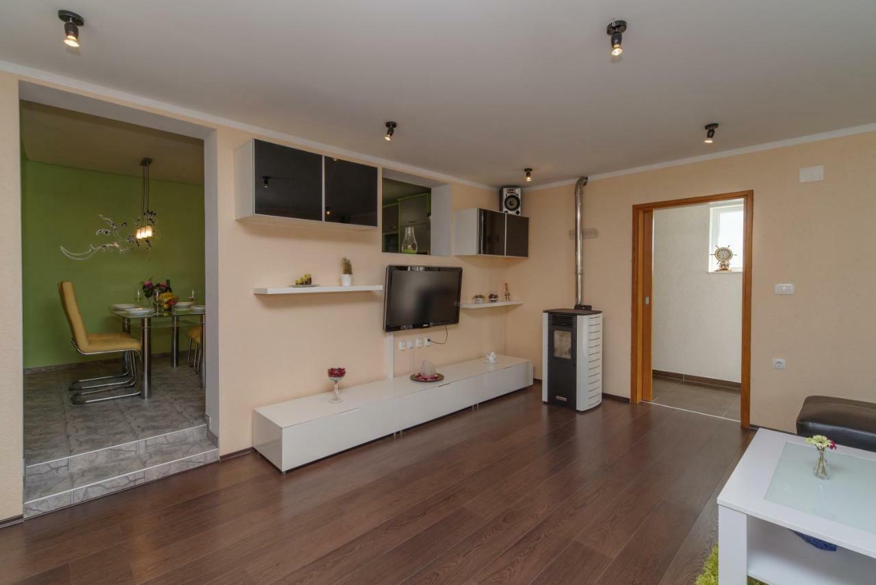 Apartment Sarar Crikvenica Exterior foto