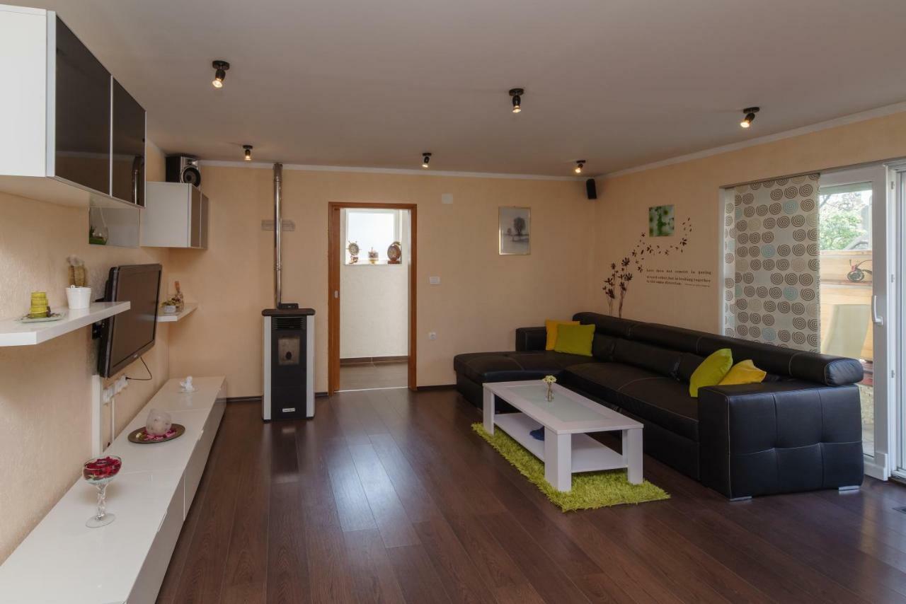 Apartment Sarar Crikvenica Exterior foto